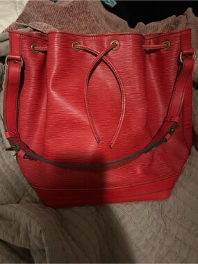 Louis Vuitton Red Epi Leather Drawstring Shoulder Bag GM